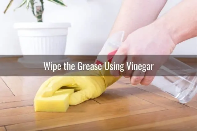 Wipe the Grease Using Vinegar
